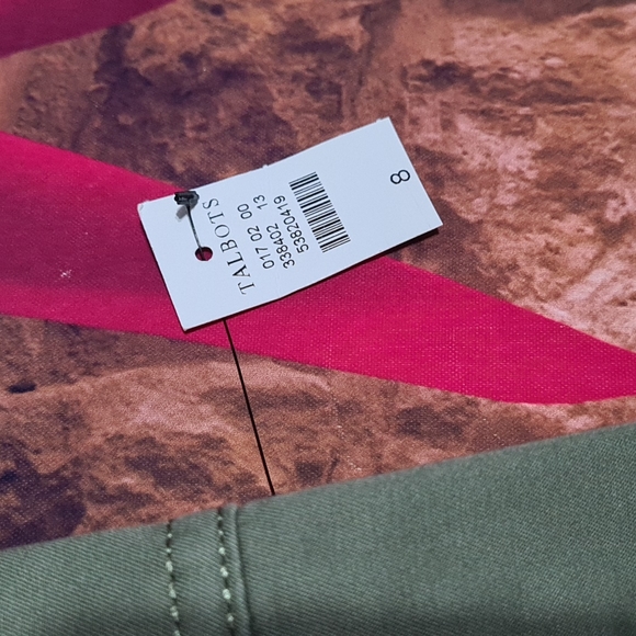 Talbots Green Shorts NWT Size 8 - Picture 2 of 5